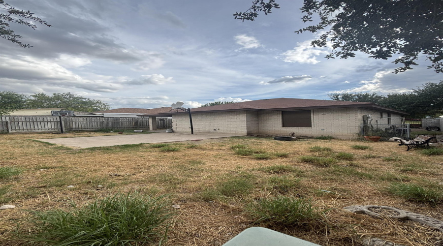 8921 N Tucson Ln, Laredo, Texas 78045-1959, 4 Bedrooms Bedrooms, 4 Rooms Rooms,3 BathroomsBathrooms,Residential,For Sale,8921 N Tucson Ln,20253947