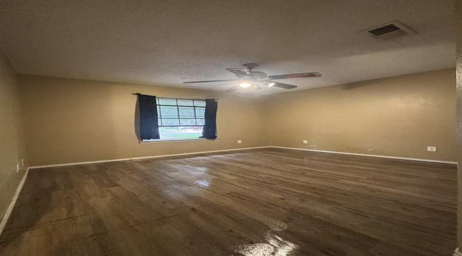 8921 N Tucson Ln, Laredo, Texas 78045-1959, 4 Bedrooms Bedrooms, 4 Rooms Rooms,3 BathroomsBathrooms,Residential,For Sale,8921 N Tucson Ln,20253947