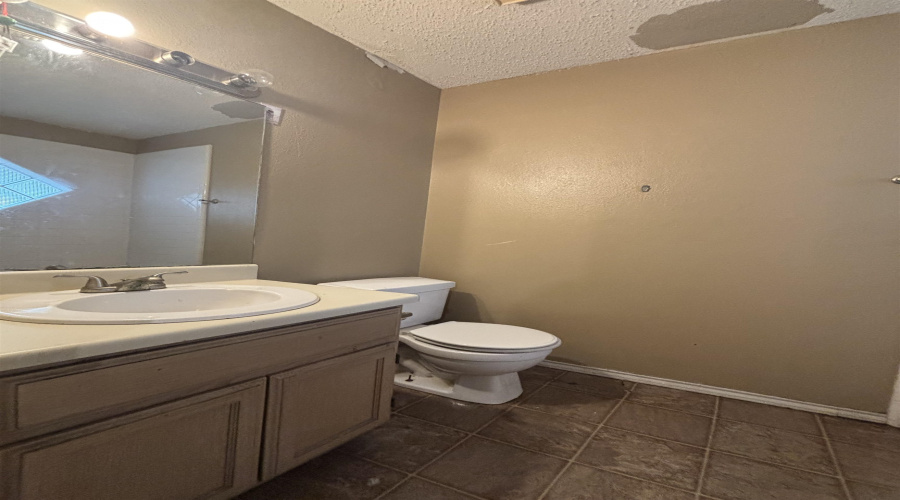 8921 N Tucson Ln, Laredo, Texas 78045-1959, 4 Bedrooms Bedrooms, 4 Rooms Rooms,3 BathroomsBathrooms,Residential,For Sale,8921 N Tucson Ln,20253947