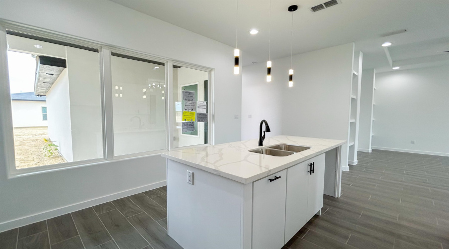 1721 Cordova Dr., Laredo, Texas 78046, 3 Bedrooms Bedrooms, 4 Rooms Rooms,2 BathroomsBathrooms,Residential,For Sale,1721 Cordova Dr.,20253951