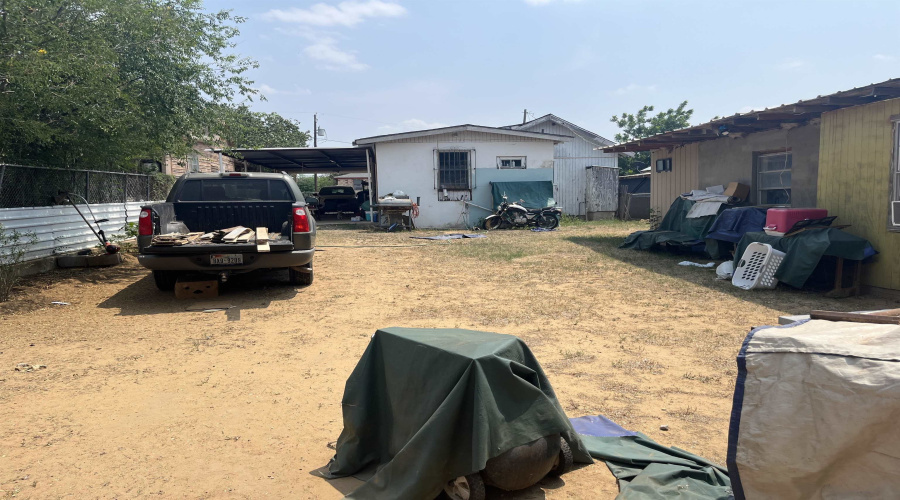 408 Galveston St, Laredo, Texas 78040, 2 Bedrooms Bedrooms, 6 Rooms Rooms,1 BathroomBathrooms,Residential,For Sale,408 Galveston St,20253952