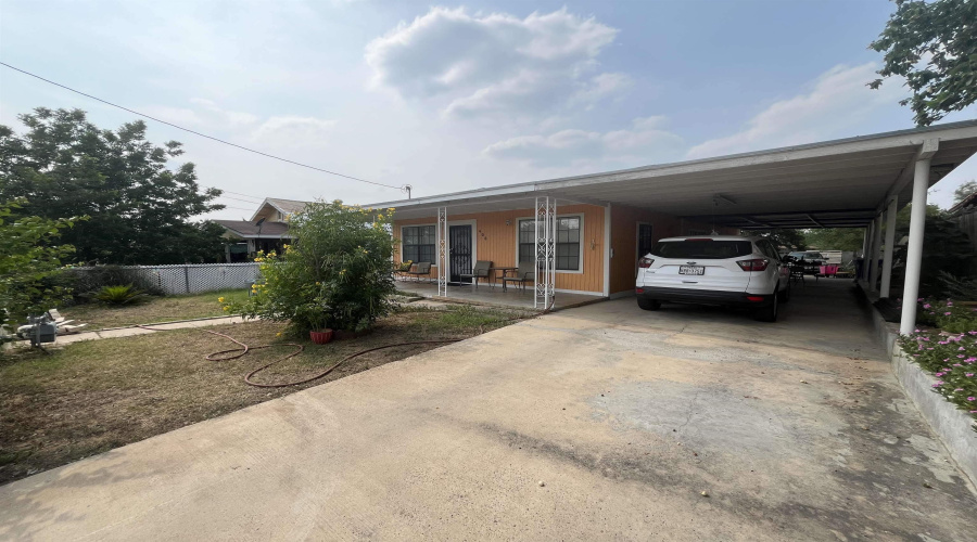 408 Galveston St, Laredo, Texas 78040, 2 Bedrooms Bedrooms, 6 Rooms Rooms,1 BathroomBathrooms,Residential,For Sale,408 Galveston St,20253952