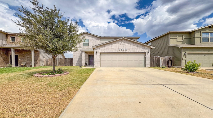 4303 Gabriela Ln., Laredo, Texas 78046, 3 Bedrooms Bedrooms, 3 Rooms Rooms,2 BathroomsBathrooms,Residential,For Sale,4303 Gabriela Ln.,20253960