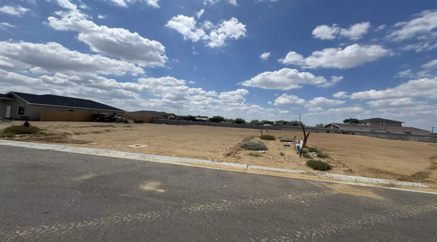 2812 Adamsville, Laredo, Texas 78046, 3 Bedrooms Bedrooms, 5 Rooms Rooms,2 BathroomsBathrooms,Residential,For Sale,2812 Adamsville,20253965