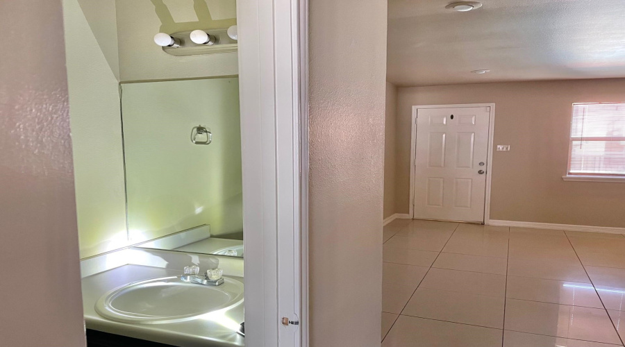 8915 McPherson Rd, LAREDO, Texas 78045, 2 Bedrooms Bedrooms, 5 Rooms Rooms,2 BathroomsBathrooms,Residential,For Rent,8915 McPherson Rd,20253973