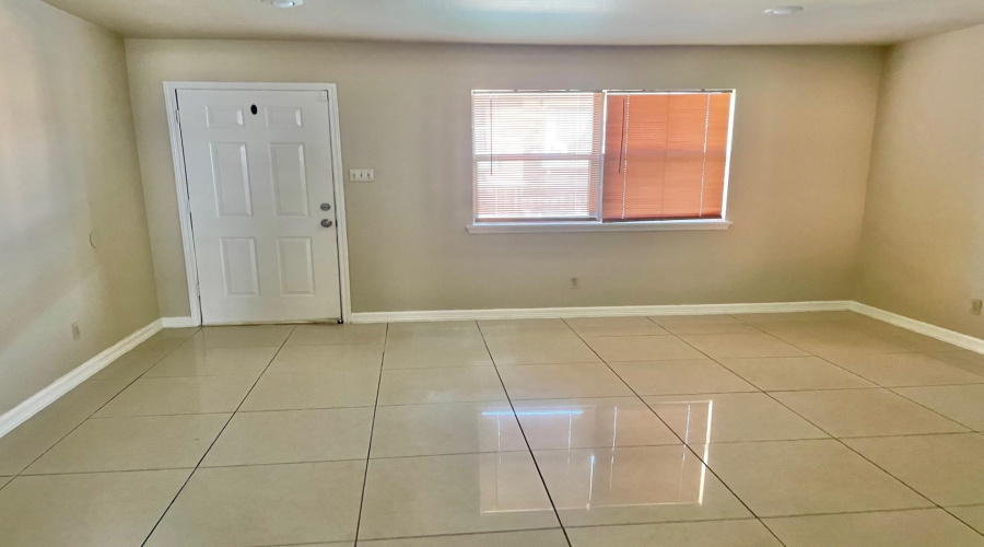 8915 McPherson Rd, LAREDO, Texas 78045, 2 Bedrooms Bedrooms, 5 Rooms Rooms,2 BathroomsBathrooms,Residential,For Rent,8915 McPherson Rd,20253973
