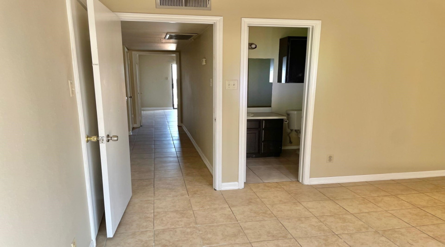 8915 McPherson Rd, LAREDO, Texas 78045, 2 Bedrooms Bedrooms, 5 Rooms Rooms,2 BathroomsBathrooms,Residential,For Rent,8915 McPherson Rd,20253973