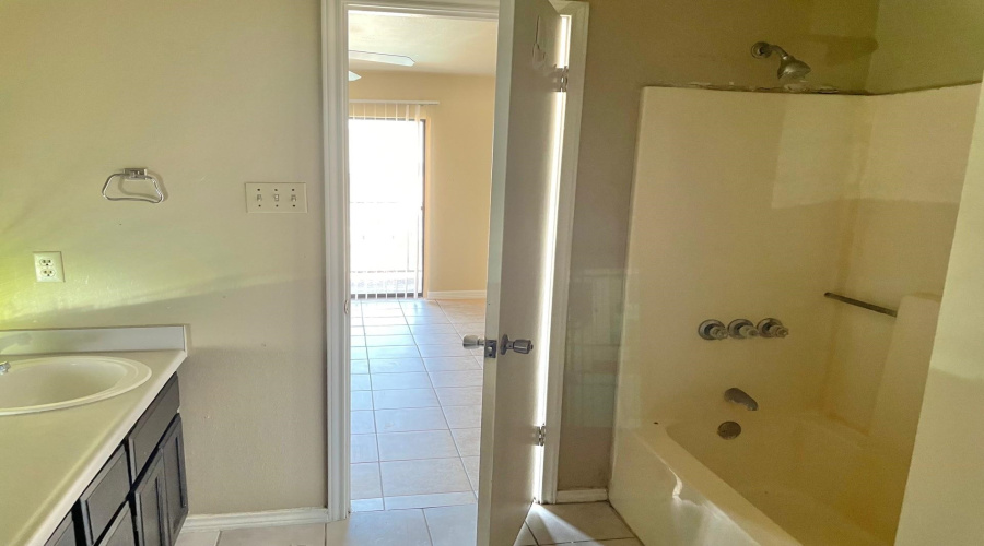 8915 McPherson Rd, LAREDO, Texas 78045, 2 Bedrooms Bedrooms, 5 Rooms Rooms,2 BathroomsBathrooms,Residential,For Rent,8915 McPherson Rd,20253973