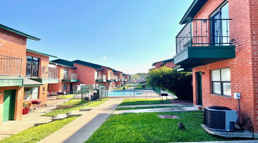 8915 McPherson Rd, LAREDO, Texas 78045, 2 Bedrooms Bedrooms, 5 Rooms Rooms,2 BathroomsBathrooms,Residential,For Rent,8915 McPherson Rd,20253973