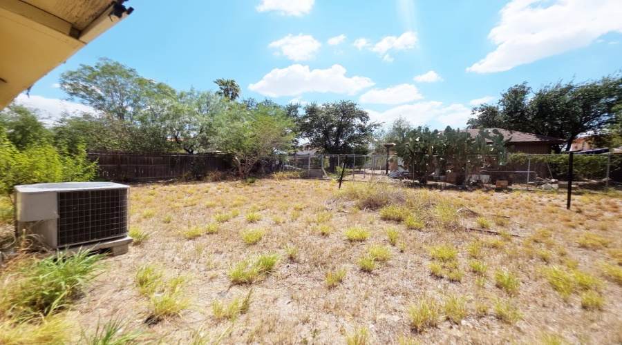 1713 Margarita Ln, LAREDO, Texas 78046, 3 Bedrooms Bedrooms, 6 Rooms Rooms,1 BathroomBathrooms,Residential,For Sale,1713 Margarita Ln,20253975
