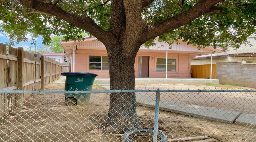 806 OKane St, LAREDO, Texas 78040, 3 Bedrooms Bedrooms, 5 Rooms Rooms,1 BathroomBathrooms,Residential,For Rent,806 OKane St,20253976