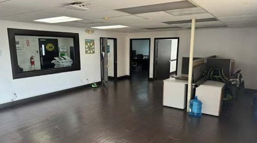 4410 Pan American Blvd, Laredo, Texas 78045, 1 Bedroom Bedrooms, 51 Rooms Rooms,2 BathroomsBathrooms,Commercial/industrial,For Rent,4410 Pan American Blvd,20254199
