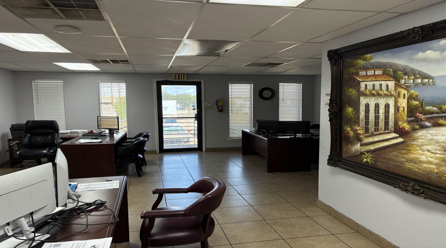 14414 Industry Ave, LAREDO, Texas 78045, 1 Bedroom Bedrooms, 11 Rooms Rooms,2 BathroomsBathrooms,Commercial/industrial,For Rent,14414 Industry Ave,20254260