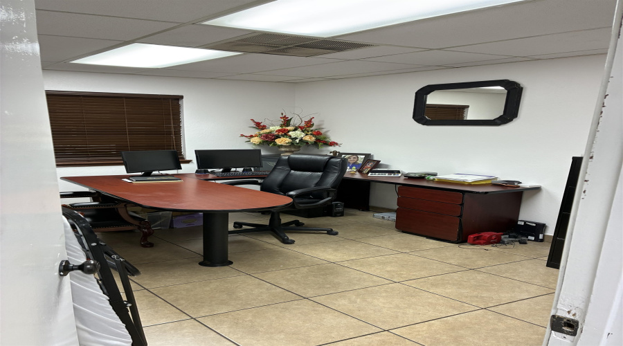 14414 Industry Ave, LAREDO, Texas 78045, 1 Bedroom Bedrooms, 11 Rooms Rooms,2 BathroomsBathrooms,Commercial/industrial,For Rent,14414 Industry Ave,20254260