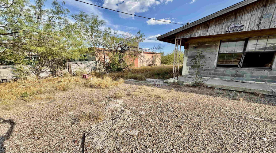 530 Morales, EL Cenizo, Texas 78046, 2 Bedrooms Bedrooms, 4 Rooms Rooms,1 BathroomBathrooms,Residential,For Sale,530 Morales,20253995