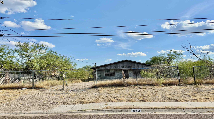 530 Morales, EL Cenizo, Texas 78046, 2 Bedrooms Bedrooms, 4 Rooms Rooms,1 BathroomBathrooms,Residential,For Sale,530 Morales,20253995
