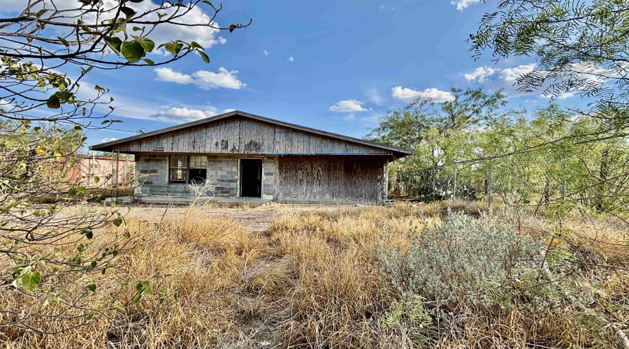 530 Morales, EL Cenizo, Texas 78046, 2 Bedrooms Bedrooms, 4 Rooms Rooms,1 BathroomBathrooms,Residential,For Sale,530 Morales,20253995