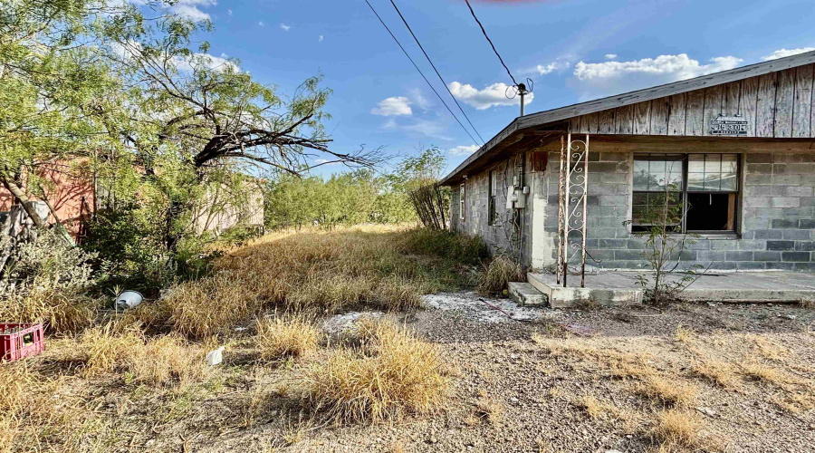 530 Morales, EL Cenizo, Texas 78046, 2 Bedrooms Bedrooms, 4 Rooms Rooms,1 BathroomBathrooms,Residential,For Sale,530 Morales,20253995