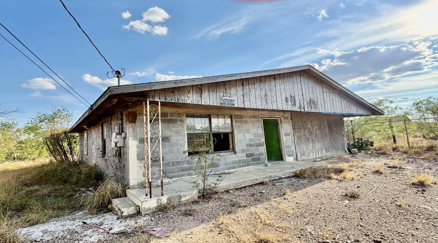 530 Morales, EL Cenizo, Texas 78046, 2 Bedrooms Bedrooms, 4 Rooms Rooms,1 BathroomBathrooms,Residential,For Sale,530 Morales,20253995