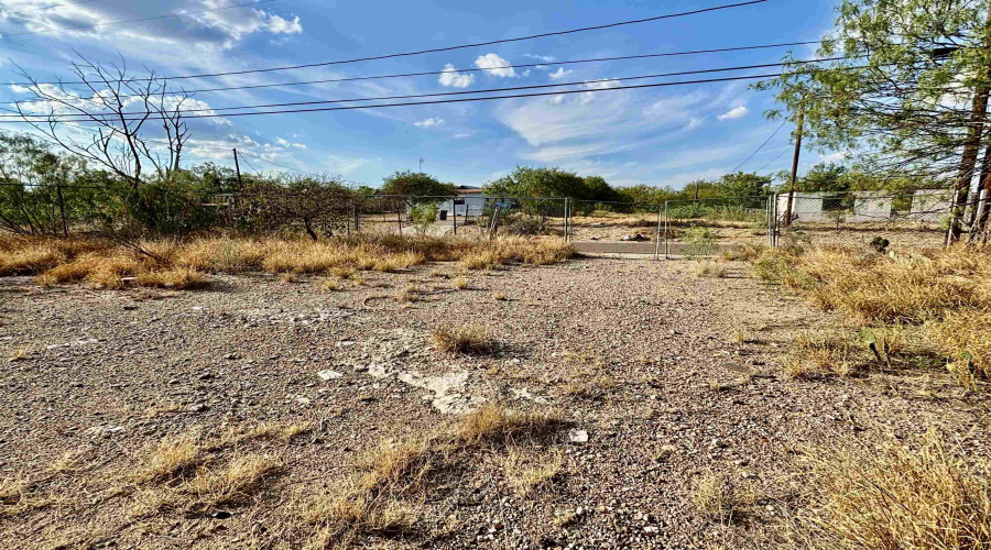 530 Morales, EL Cenizo, Texas 78046, 2 Bedrooms Bedrooms, 4 Rooms Rooms,1 BathroomBathrooms,Residential,For Sale,530 Morales,20253995