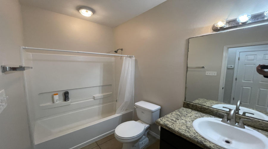 5402 Marcella Ave, LAREDO, Texas 78041, 1 Bedroom Bedrooms, 3 Rooms Rooms,1 BathroomBathrooms,Residential,For Rent,5402 Marcella Ave,20253997