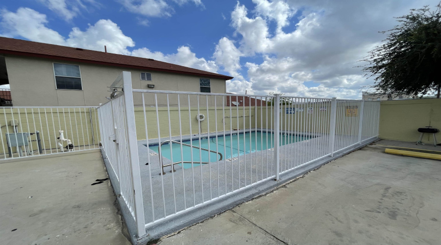 5402 Marcella Ave, LAREDO, Texas 78041, 1 Bedroom Bedrooms, 3 Rooms Rooms,1 BathroomBathrooms,Residential,For Rent,5402 Marcella Ave,20253997
