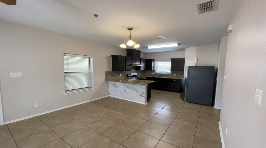 5402 Marcella Ave, LAREDO, Texas 78041, 1 Bedroom Bedrooms, 3 Rooms Rooms,1 BathroomBathrooms,Residential,For Rent,5402 Marcella Ave,20253997
