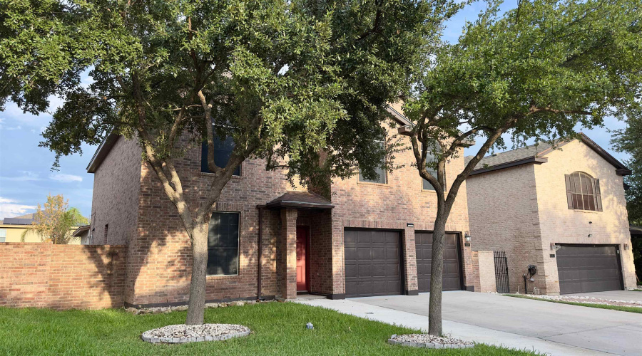 109 Parula Place Ct, Laredo, Texas 78045, 4 Bedrooms Bedrooms, 8 Rooms Rooms,2 BathroomsBathrooms,Residential,For Sale,109 Parula Place Ct,20254000