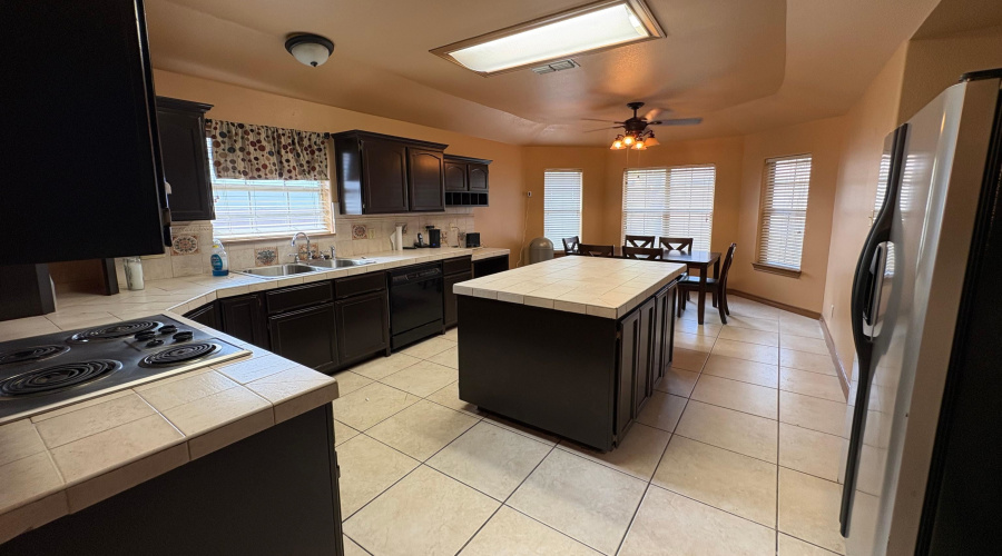 1520 Serene Dr, Laredo, Texas 78045, 3 Bedrooms Bedrooms, 9 Rooms Rooms,2 BathroomsBathrooms,Residential,For Sale,1520 Serene Dr,20254002