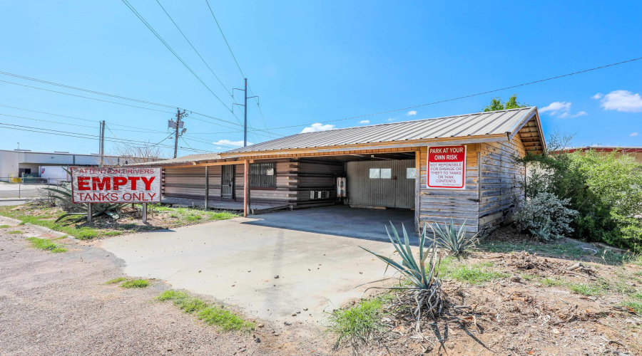 8502 San Lorenzo Dr, LAREDO, Texas 78045, 1 Bedroom Bedrooms, 11 Rooms Rooms,2 BathroomsBathrooms,Commercial/industrial,For Rent,8502 San Lorenzo Dr,20254265