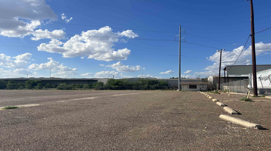 8502 San Lorenzo Dr, LAREDO, Texas 78045, 1 Bedroom Bedrooms, 11 Rooms Rooms,2 BathroomsBathrooms,Commercial/industrial,For Rent,8502 San Lorenzo Dr,20254265