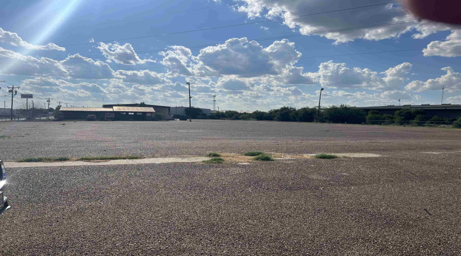 8502 San Lorenzo Dr, LAREDO, Texas 78045, 1 Bedroom Bedrooms, 11 Rooms Rooms,2 BathroomsBathrooms,Commercial/industrial,For Rent,8502 San Lorenzo Dr,20254265