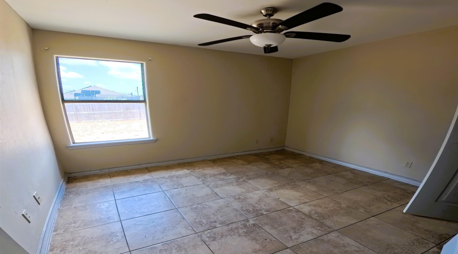 4416 Wild Flower Ave, Laredo, Texas 78045, 3 Bedrooms Bedrooms, 5 Rooms Rooms,2 BathroomsBathrooms,Residential,For Sale,4416 Wild Flower Ave,20254003