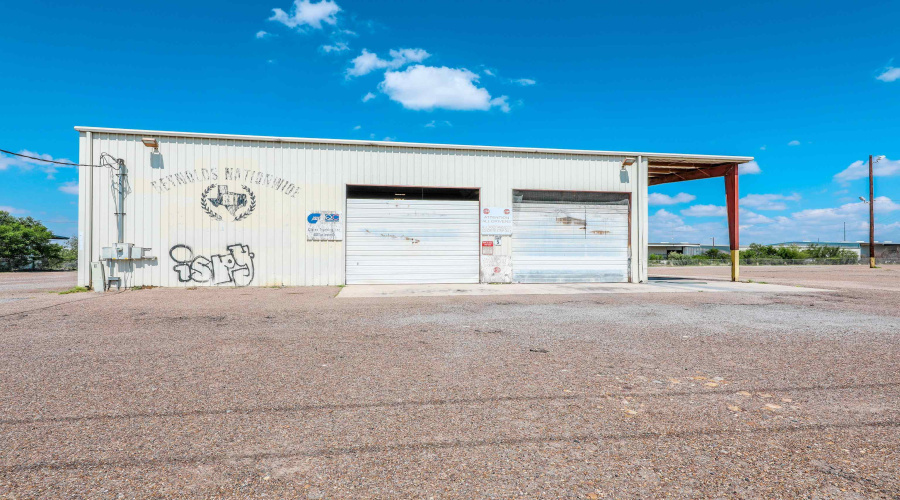 8502 San Lorenzo Dr, LAREDO, Texas 78045, 1 Bedroom Bedrooms, 11 Rooms Rooms,2 BathroomsBathrooms,Commercial/industrial,For Rent,8502 San Lorenzo Dr,20254266