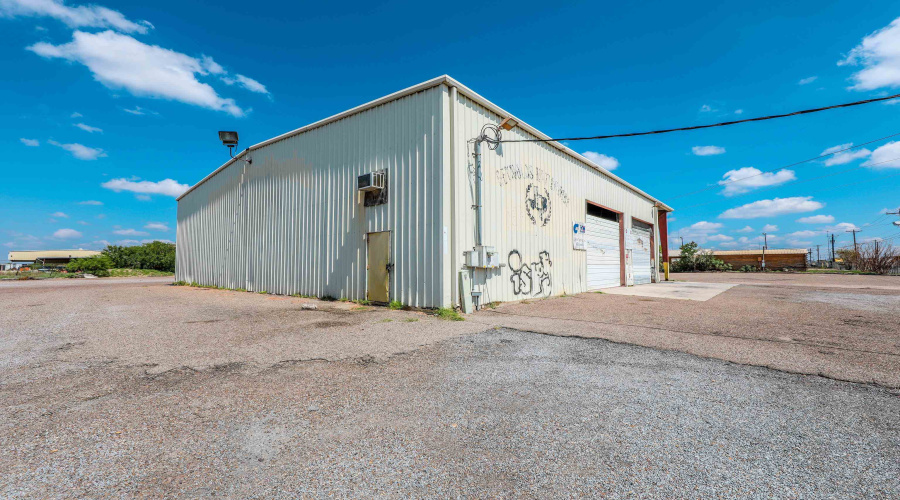 8502 San Lorenzo Dr, LAREDO, Texas 78045, 1 Bedroom Bedrooms, 11 Rooms Rooms,2 BathroomsBathrooms,Commercial/industrial,For Rent,8502 San Lorenzo Dr,20254266