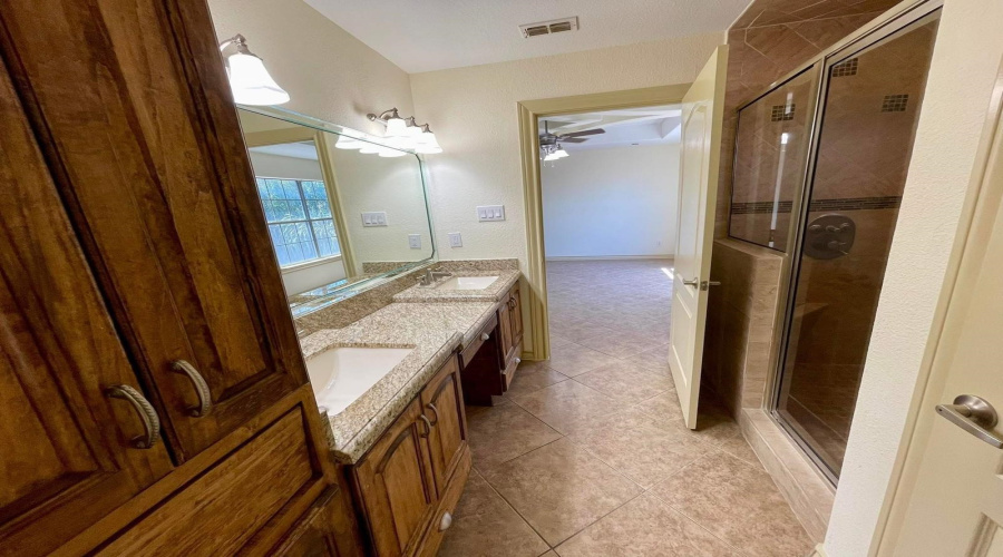 3621 Fuente Ln, Laredo, Texas 78046, 3 Bedrooms Bedrooms, 6 Rooms Rooms,2 BathroomsBathrooms,Residential,For Sale,3621 Fuente Ln,20254020