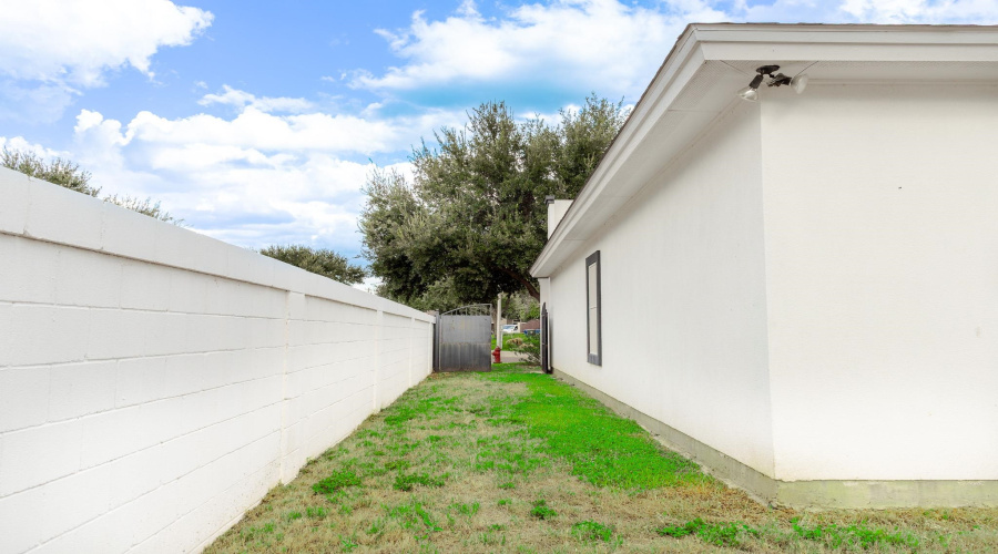 10620 Porfirio Dr, LAREDO, Texas 78045, 3 Bedrooms Bedrooms, 8 Rooms Rooms,2 BathroomsBathrooms,Residential,For Rent,10620 Porfirio Dr,20254022
