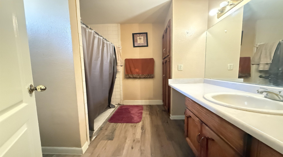 2602 Ireland St, Laredo, Texas 78046, 2 Bedrooms Bedrooms, 6 Rooms Rooms,2 BathroomsBathrooms,Residential,For Sale,2602 Ireland St,20254024