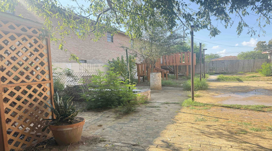 2602 Ireland St, Laredo, Texas 78046, 2 Bedrooms Bedrooms, 6 Rooms Rooms,2 BathroomsBathrooms,Residential,For Sale,2602 Ireland St,20254024