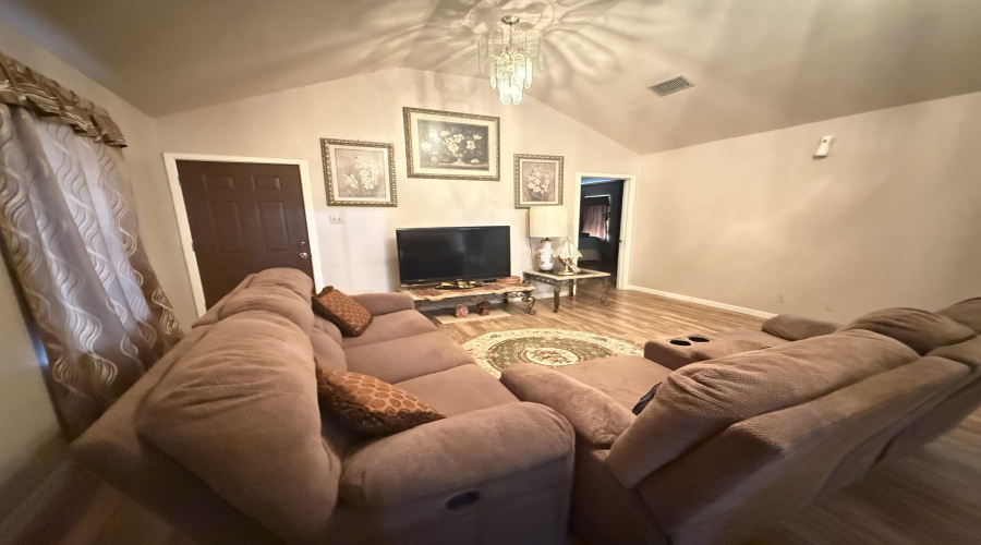 2602 Ireland St, Laredo, Texas 78046, 2 Bedrooms Bedrooms, 6 Rooms Rooms,2 BathroomsBathrooms,Residential,For Sale,2602 Ireland St,20254024