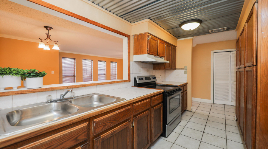 101 W Del Mar Blvd, LAREDO, Texas 78041, 2 Bedrooms Bedrooms, 5 Rooms Rooms,2 BathroomsBathrooms,Residential,For Sale,101 W Del Mar Blvd,20254026