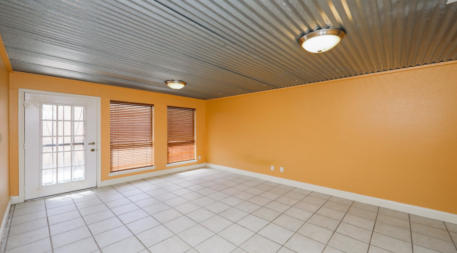 101 W Del Mar Blvd, LAREDO, Texas 78041, 2 Bedrooms Bedrooms, 5 Rooms Rooms,2 BathroomsBathrooms,Residential,For Sale,101 W Del Mar Blvd,20254026