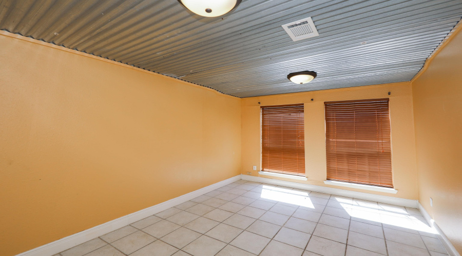 101 W Del Mar Blvd, LAREDO, Texas 78041, 2 Bedrooms Bedrooms, 5 Rooms Rooms,2 BathroomsBathrooms,Residential,For Sale,101 W Del Mar Blvd,20254026