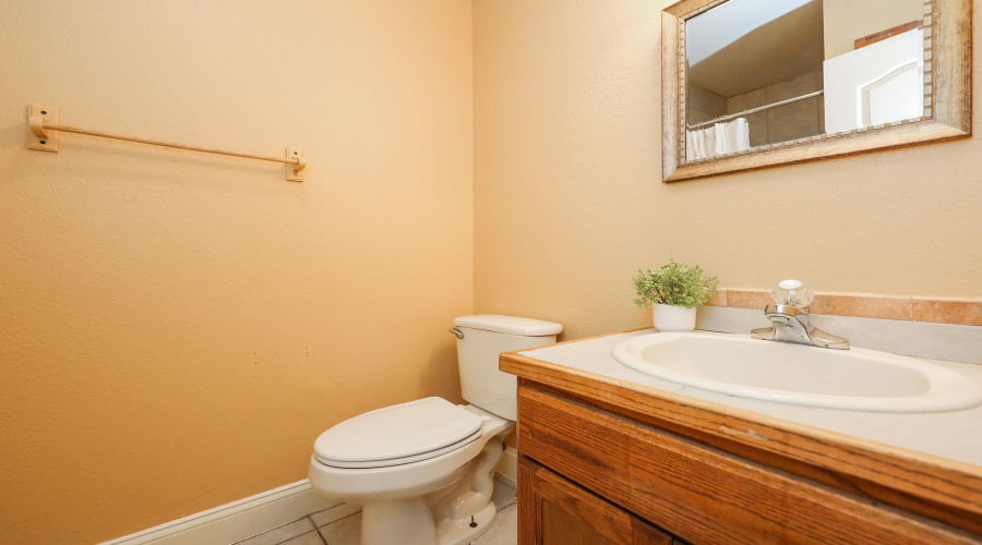 101 W Del Mar Blvd, LAREDO, Texas 78041, 2 Bedrooms Bedrooms, 5 Rooms Rooms,2 BathroomsBathrooms,Residential,For Sale,101 W Del Mar Blvd,20254026