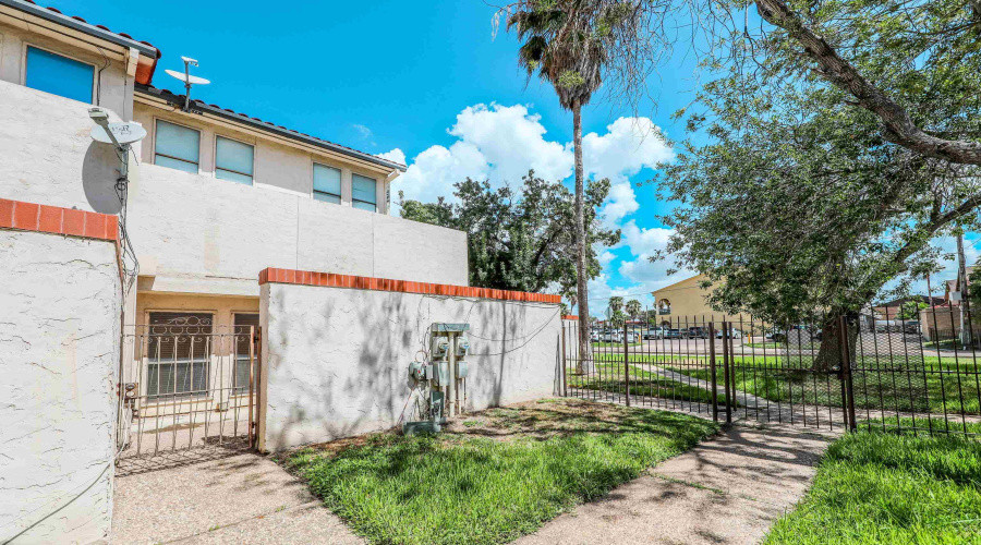 101 W Del Mar Blvd, LAREDO, Texas 78041, 2 Bedrooms Bedrooms, 5 Rooms Rooms,2 BathroomsBathrooms,Residential,For Sale,101 W Del Mar Blvd,20254026