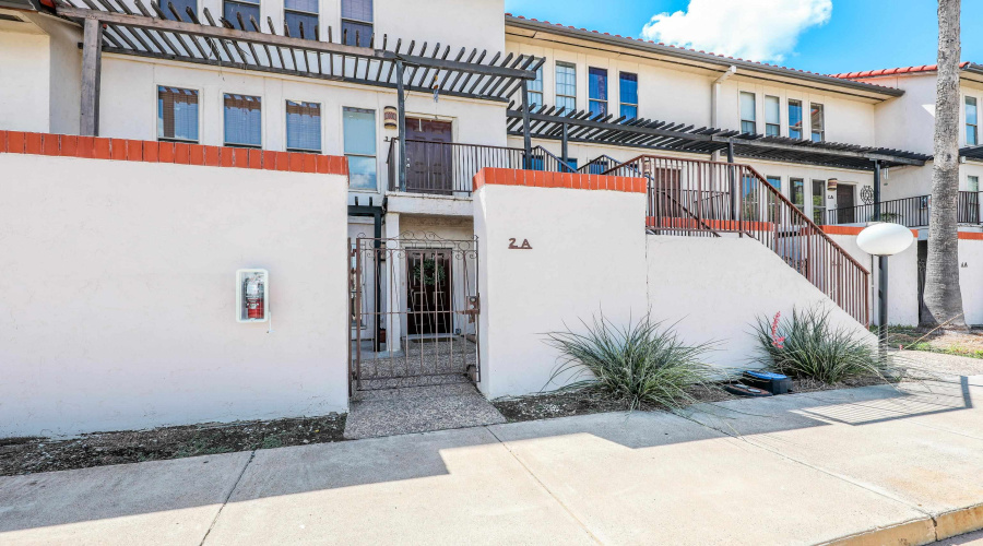 101 W Del Mar Blvd, LAREDO, Texas 78041, 2 Bedrooms Bedrooms, 5 Rooms Rooms,2 BathroomsBathrooms,Residential,For Sale,101 W Del Mar Blvd,20254026