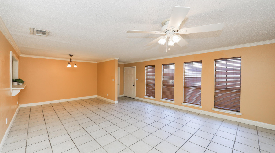 101 W Del Mar Blvd, LAREDO, Texas 78041, 2 Bedrooms Bedrooms, 5 Rooms Rooms,2 BathroomsBathrooms,Residential,For Sale,101 W Del Mar Blvd,20254026