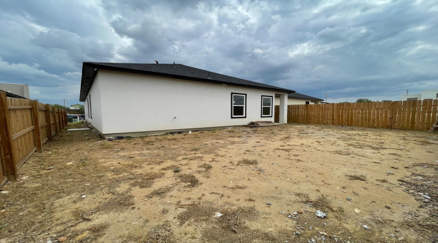 5304 Galicia Lane, LAREDO, Texas 78046, 3 Bedrooms Bedrooms, 5 Rooms Rooms,2 BathroomsBathrooms,Residential,For Sale,5304 Galicia Lane,20254027