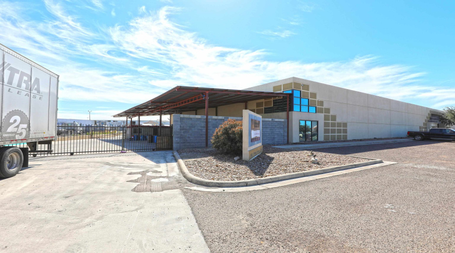 301 Grand Central Blvd, LAREDO, Texas 78045, 1 Bedroom Bedrooms, ,1 BathroomBathrooms,Commercial/industrial,For Rent,301 Grand Central Blvd,20254336