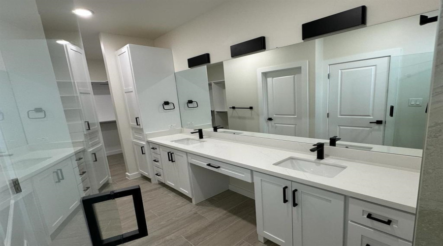 7511 Cresta Bella Street, Laredo, Texas 78041, 3 Bedrooms Bedrooms, 4 Rooms Rooms,2 BathroomsBathrooms,Residential,For Rent,7511 Cresta Bella Street,20254030